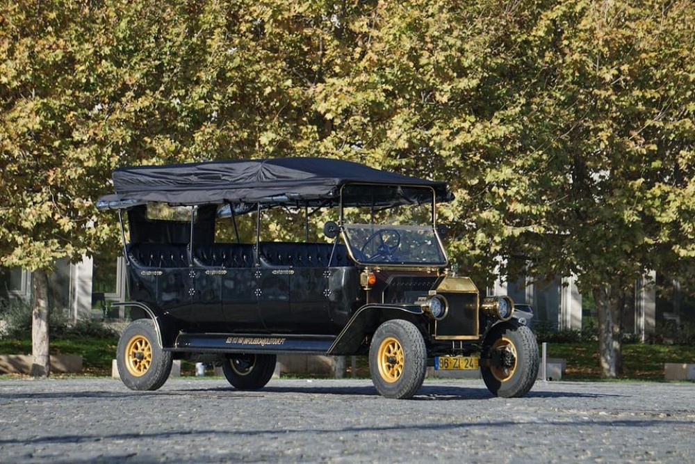 Lisbon: Private Sightseeing Tour in a Vintage Tuk Tuk | ®ExcursionMania