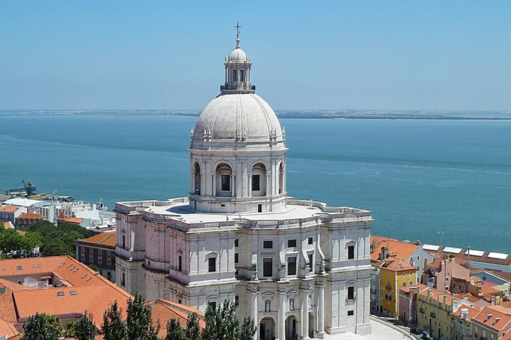 Lisbon: Private Sightseeing Tour in a Vintage Tuk Tuk | ®ExcursionMania
