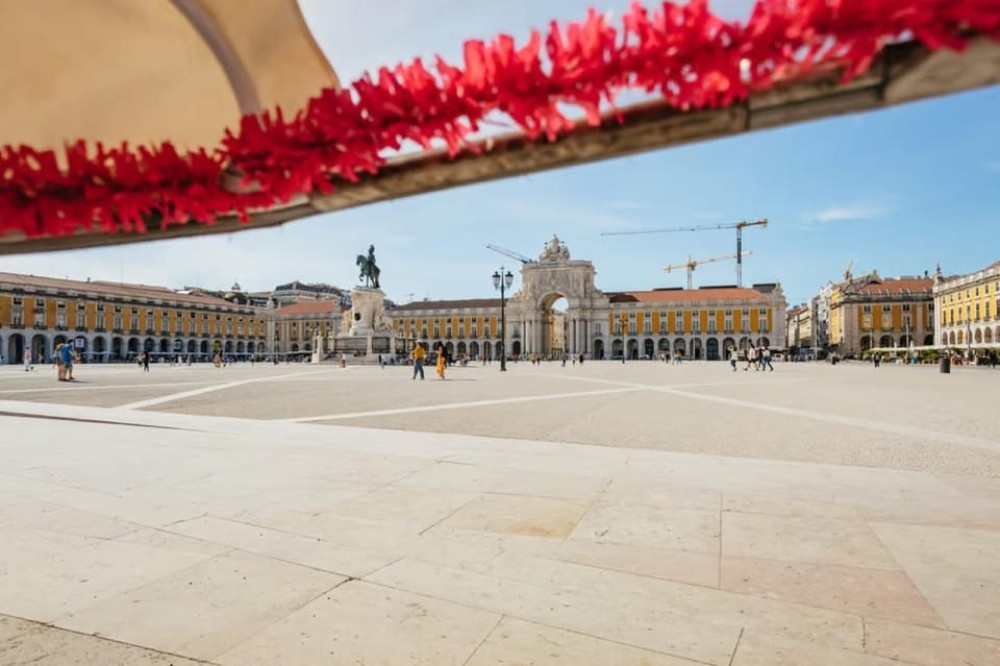 Lisbon: Private Guided Tuk-Tuk Tour with Hotel Pickup | ®ExcursionMania