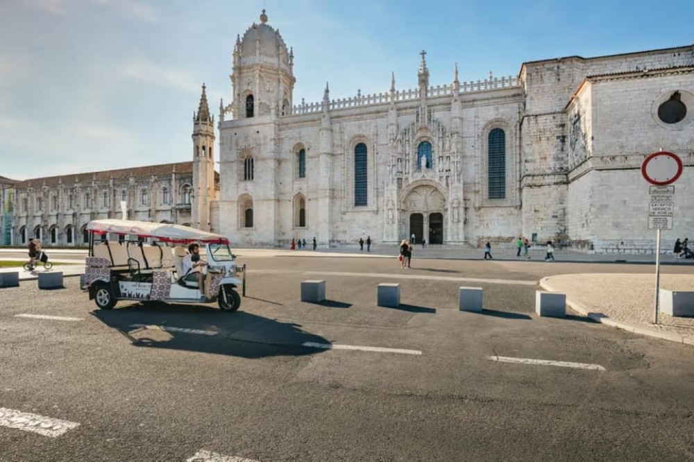 Lisbon: Private Guided Tuk-Tuk Tour with Hotel Pickup | ®ExcursionMania