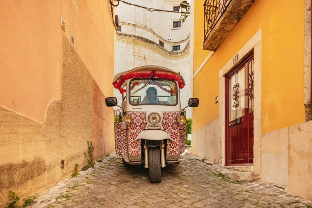 Lisbon: Private Guided Tuk-Tuk Tour with Hotel Pickup | ®ExcursionMania