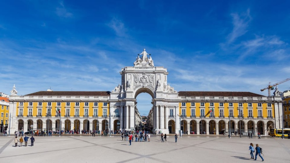 Lisbon: Private Guided Tuk-Tuk Tour with Hotel Pickup | ®ExcursionMania