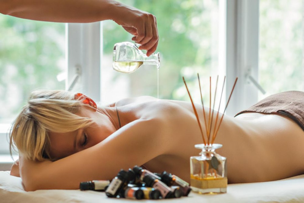 Aromatherapy Massage Sensation With Home Services | ®ExcursionMania