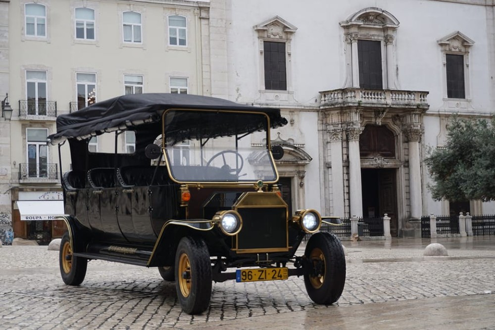 Lisbon: Vintage vehicle replica Private Tour | ®ExcursionMania