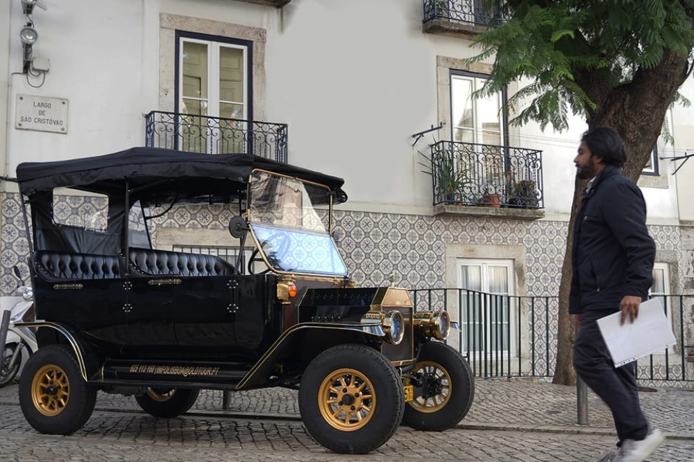 Lisbon: Vintage vehicle replica Private Tour | ®ExcursionMania