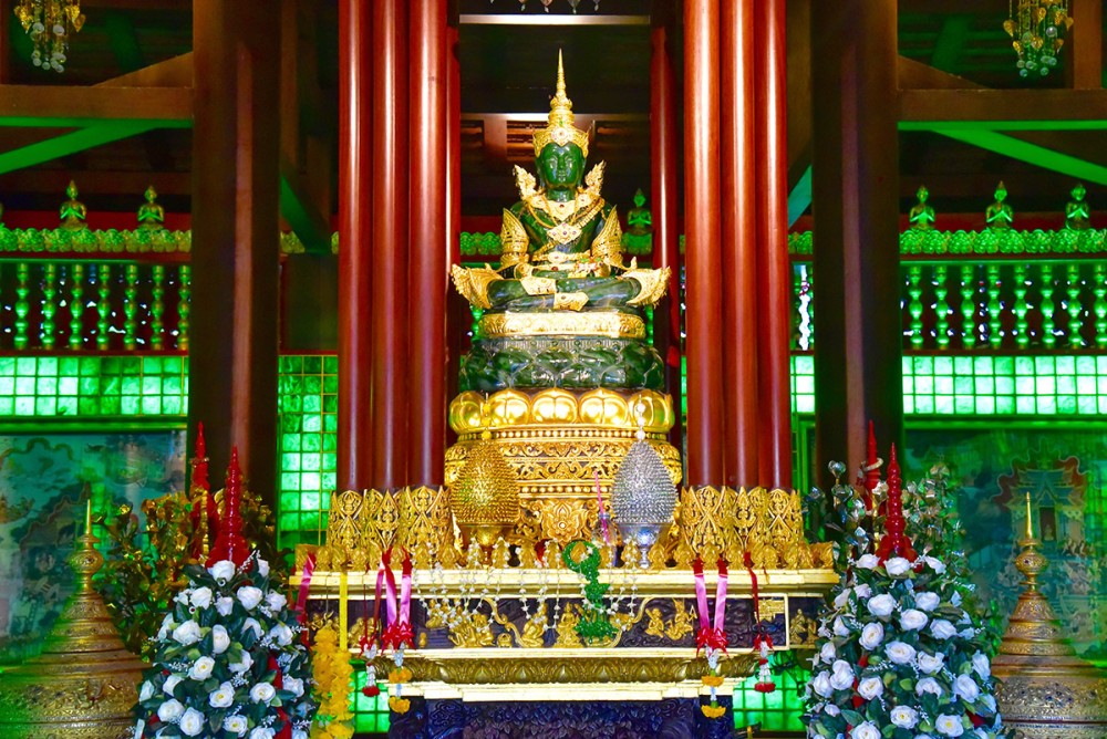 Walking tour Grand Palace, Emerald Buddha and Wat Pho | ®ExcursionMania