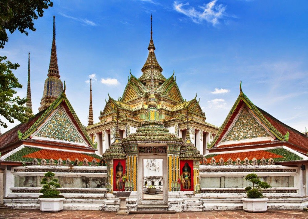Walking tour Grand Palace, Emerald Buddha and Wat Pho | ®ExcursionMania