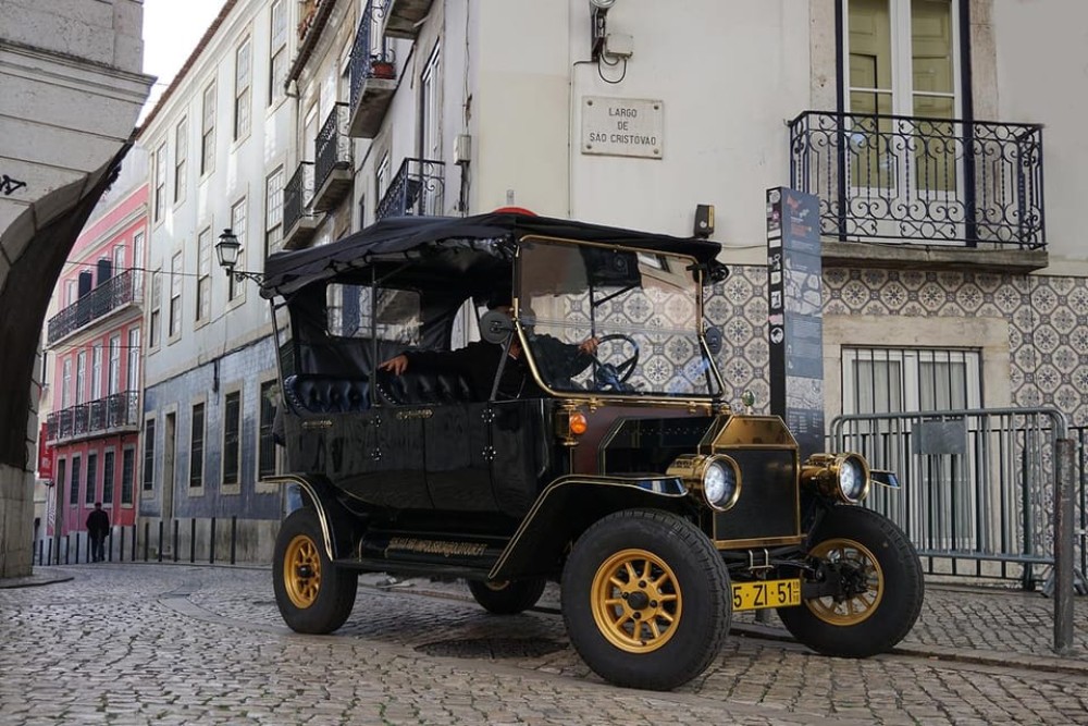 Lisbon: Food and Wine Tasting 4-Hours Tuk Tuk Tour | ®ExcursionMania