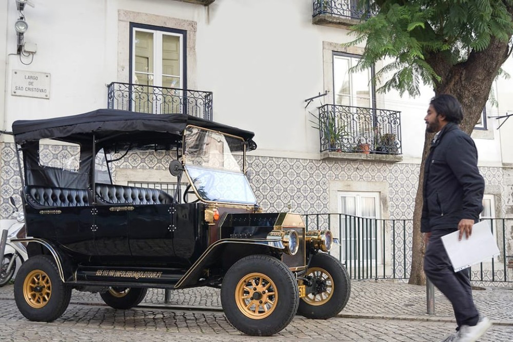 Lisbon: Vintage vehicle replica Romantic Private Tour | ®ExcursionMania