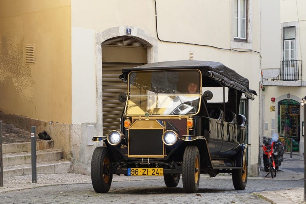 Lisbon: Vintage vehicle replica Romantic Private Tour | ®ExcursionMania