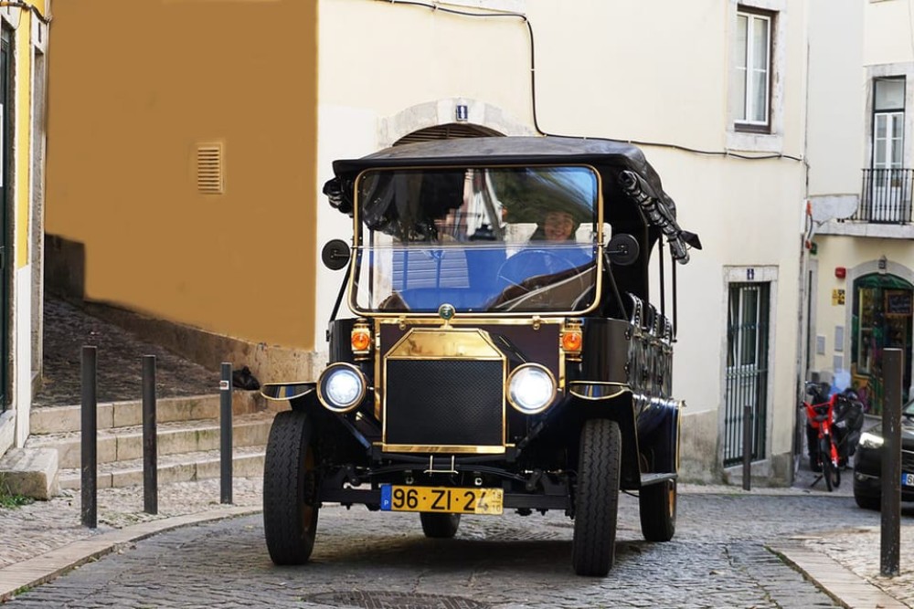 Lisbon: Vintage vehicle replica Romantic Private Tour | ®ExcursionMania