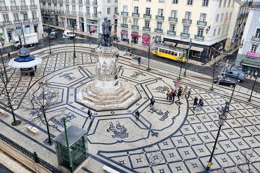 Lisbon: Vintage vehicle replica Romantic Private Tour | ®ExcursionMania