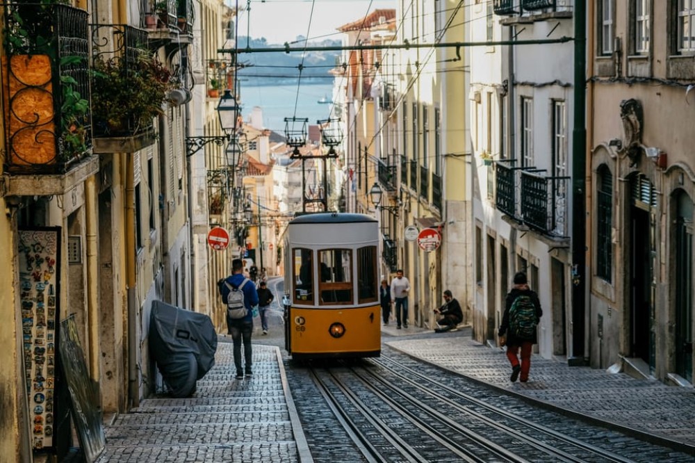 Lisbon: Vintage vehicle replica Romantic Private Tour | ®ExcursionMania