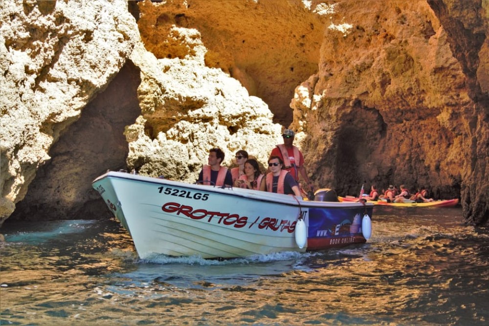 Lagos: Boat tour Ponta da Piedade with local guides | ®ExcursionMania