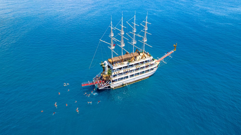 Alanya Harem Maldives Boat Tour with Alcoholic Beverages | ®ExcursionMania