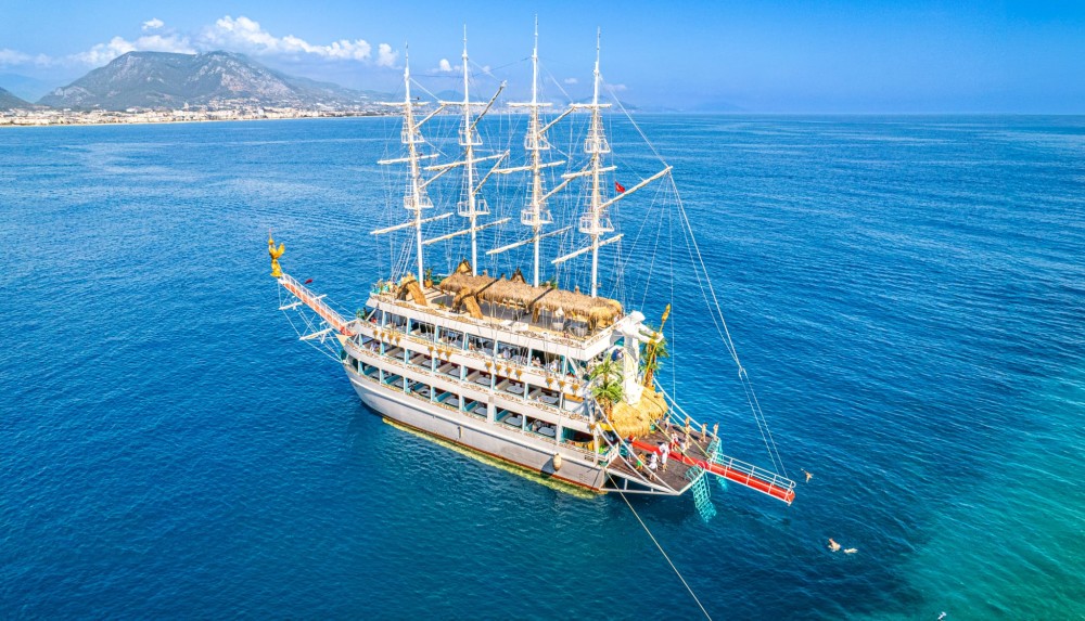 Alanya Harem Maldives Boat Tour with Alcoholic Beverages | ®ExcursionMania