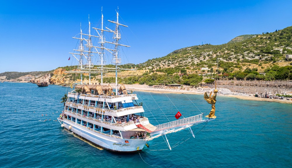 Alanya Harem Maldives Boat Tour with Alcoholic Beverages | ®ExcursionMania