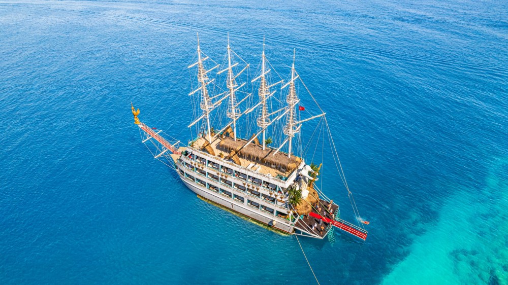 Alanya Harem Maldives Boat Tour with Alcoholic Beverages | ®ExcursionMania