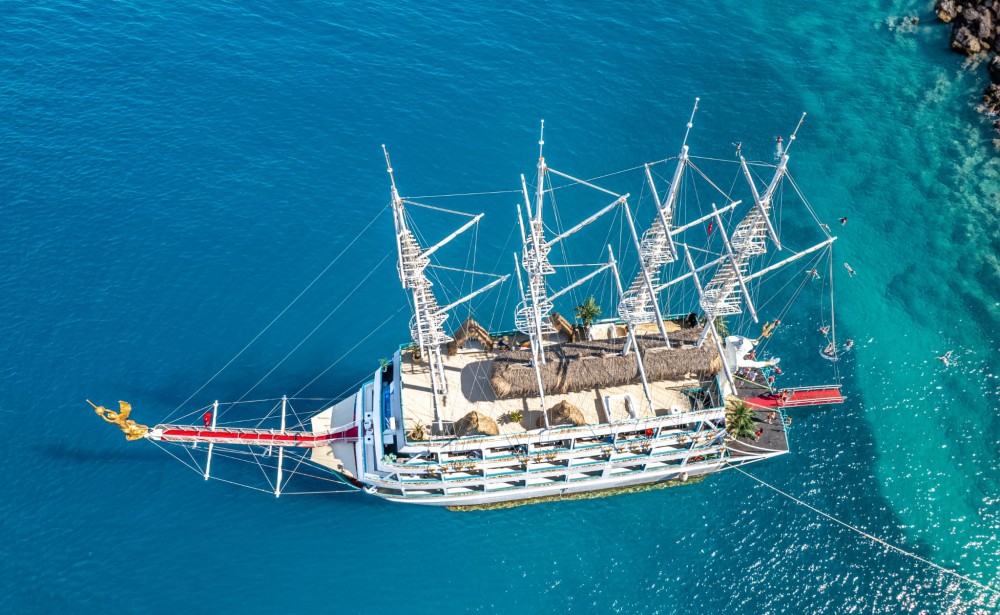 Alanya Harem Maldives Boat Tour with Alcoholic Beverages | ®ExcursionMania