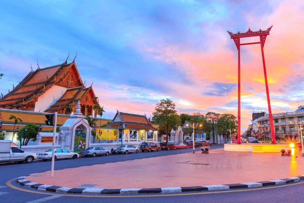 Bangkok Under the Night Lights by TUK-TUK SHA Plus | ®ExcursionMania