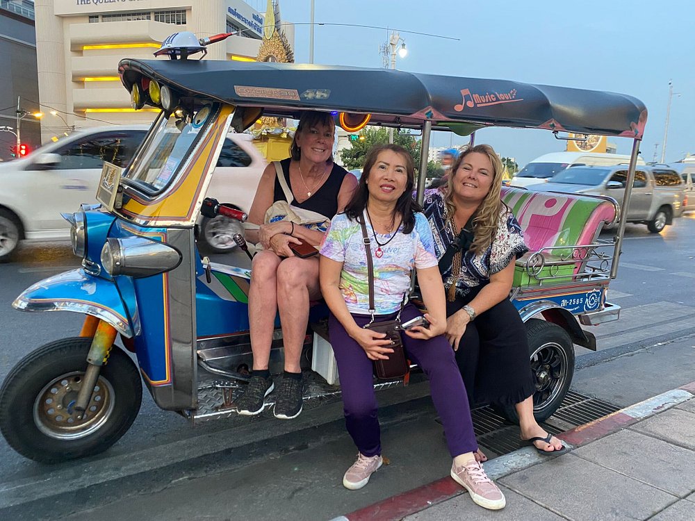 Bangkok Under the Night Lights by TUK-TUK SHA Plus | ®ExcursionMania