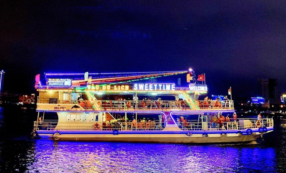 Da Nang: Han River Local Cruise by Night | ®ExcursionMania