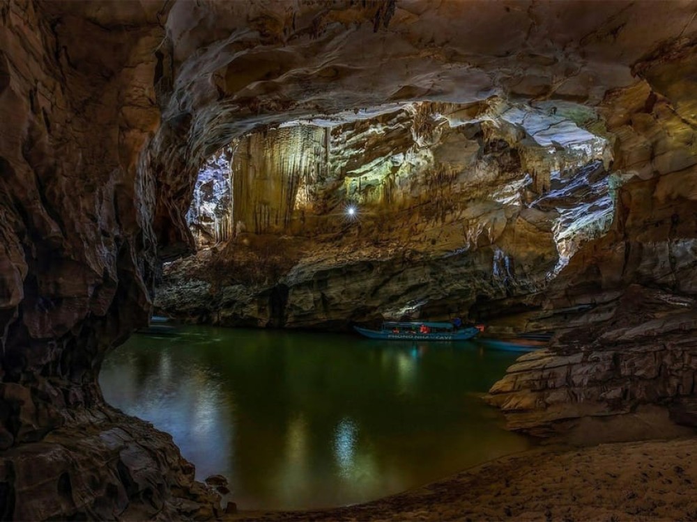 Phong Nha/Dong Hoi: Phong Nha Cave and Paradise Cave Tour | ®ExcursionMania