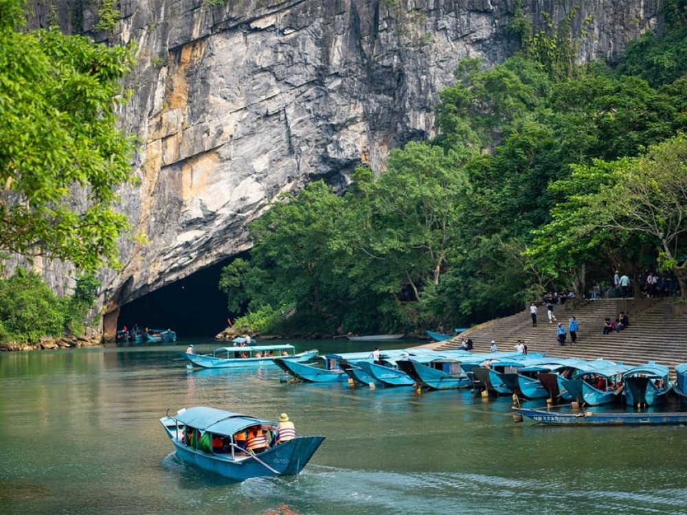 Phong Nha/Dong Hoi: Phong Nha Cave and Paradise Cave Tour | ®ExcursionMania