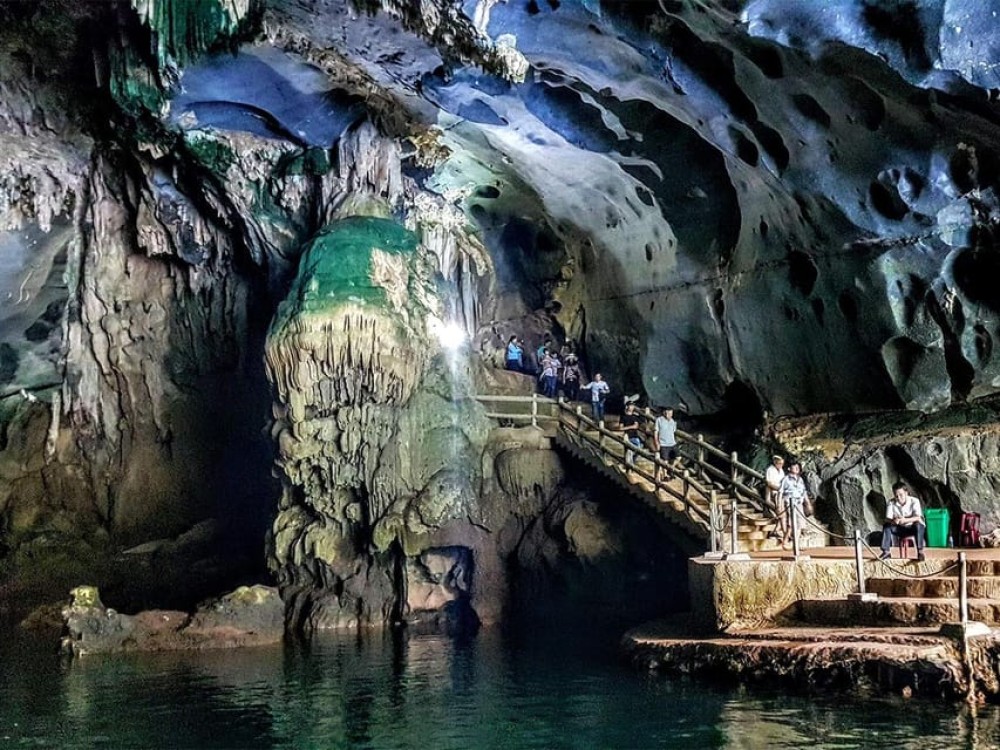 Phong Nha/Dong Hoi: Phong Nha Cave and Paradise Cave Tour | ®ExcursionMania