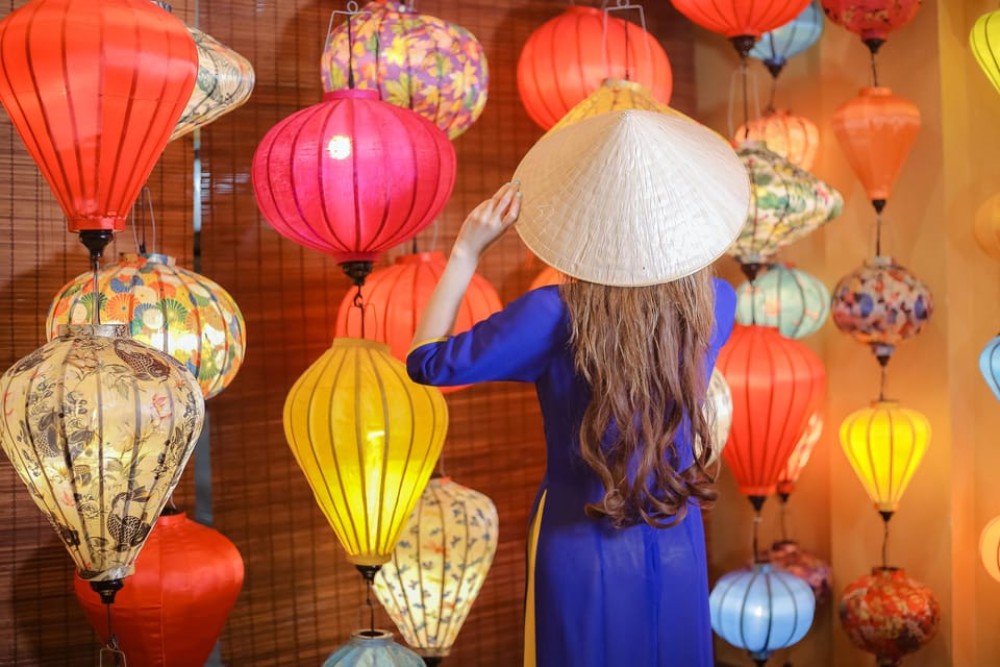 Hoi An/Da Nang: Private Photoshoot & Guided Walking Tour | ®ExcursionMania