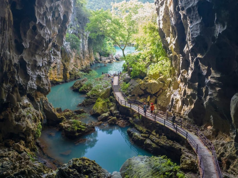 Phong Nha/Dong Hoi: Phong Nha Cave and Zipline in Dark Cave | ®ExcursionMania