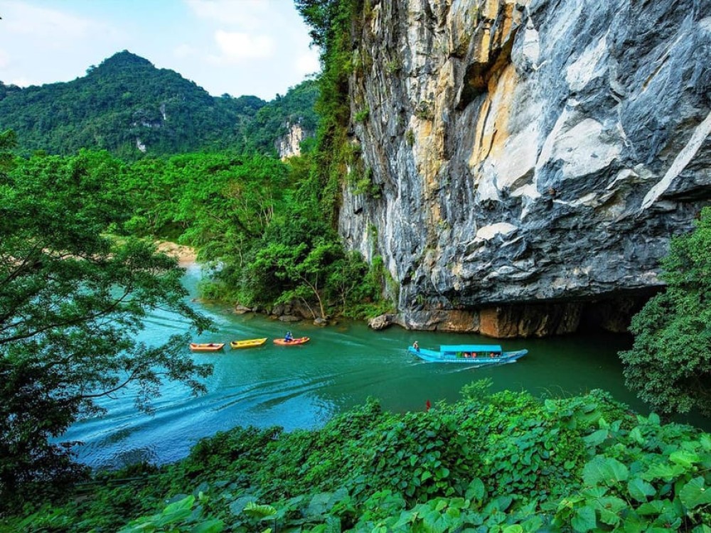 Phong Nha/Dong Hoi: Phong Nha Cave and Zipline in Dark Cave | ®ExcursionMania