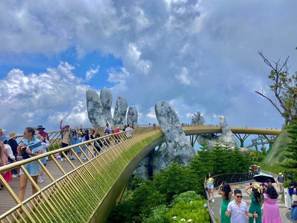 Da Nang: Golden Bridge by Private Car or Bus with pickup | ®ExcursionMania