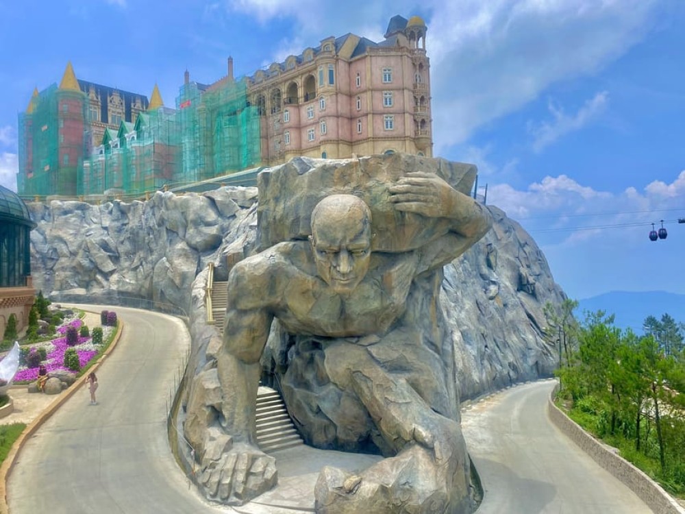 Da Nang: Golden Bridge by Private Car or Bus with pickup | ®ExcursionMania