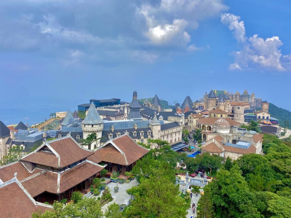 Da Nang: Golden Bridge by Private Car or Bus with pickup | ®ExcursionMania