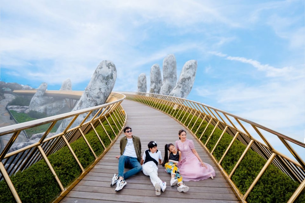 Da Nang: Golden Bridge by Private Car or Bus with pickup | ®ExcursionMania