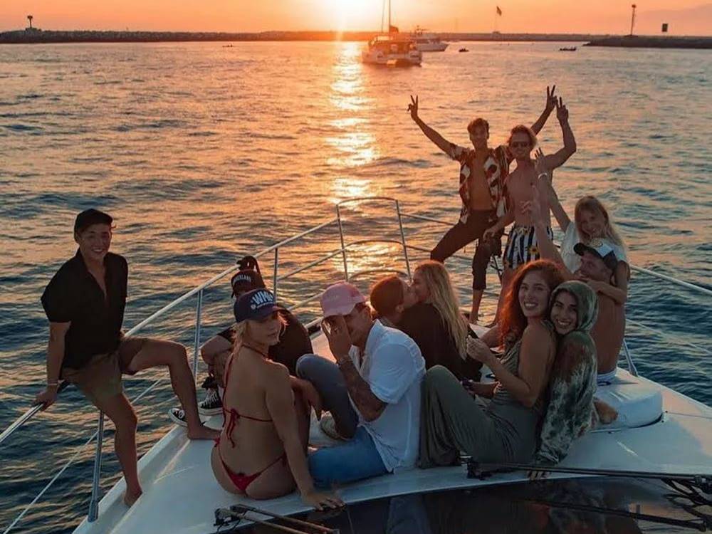 Icmeler Moonlight Cruise /Romantic Night Out Onboard | ®ExcursionMania