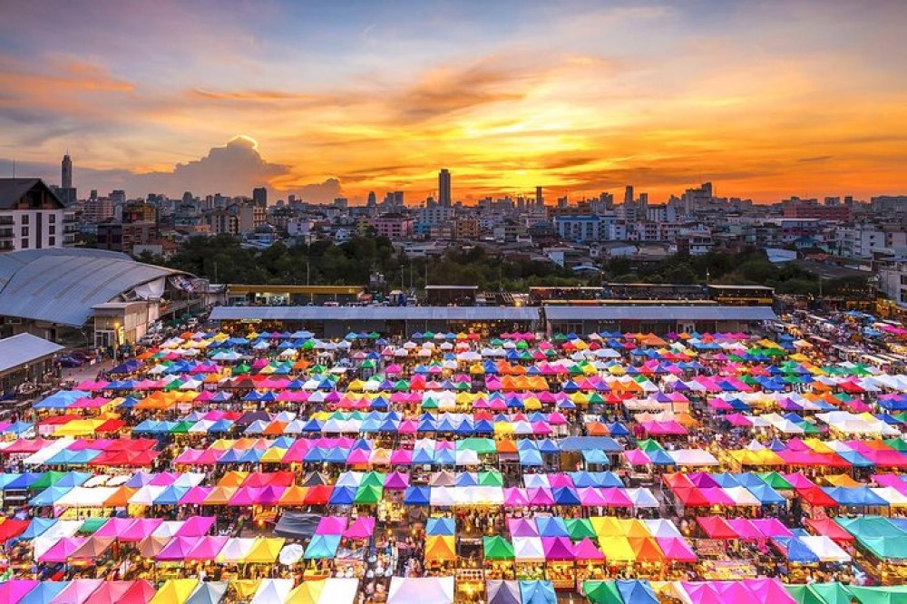 Experience Typical Thailand at Night including Streetfood | ®ExcursionMania