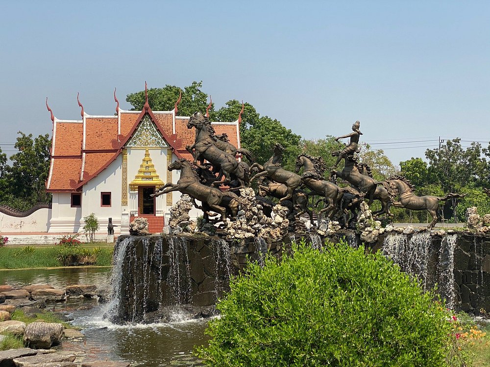 Damnoen Saduak Floating Market