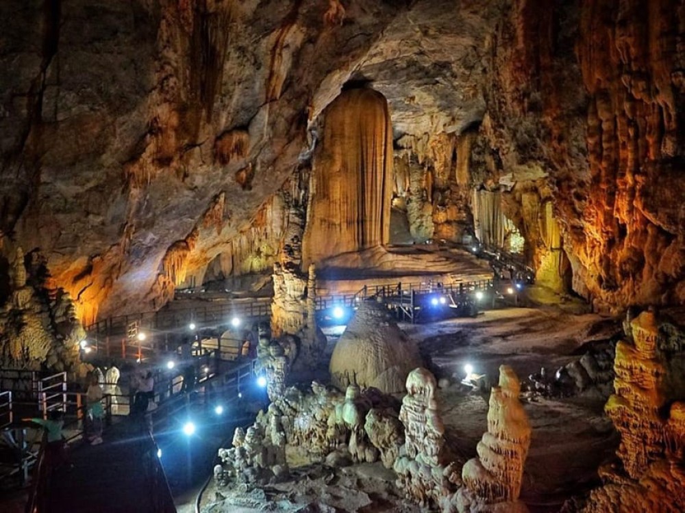 Phong Nha/Dong Hoi: Paradise Cave and Zipline in Dark Cave | ®ExcursionMania