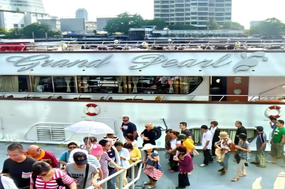 Grand Pearl Dinner Cruise Experience at Bangkok with Pickup | ®ExcursionMania