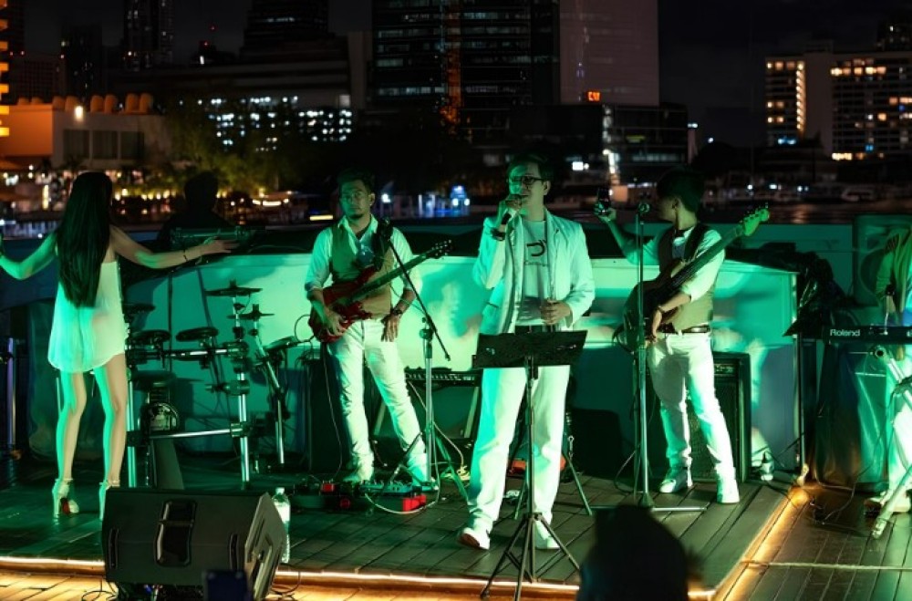 Grand Pearl Dinner Cruise Experience at Bangkok with Pickup | ®ExcursionMania