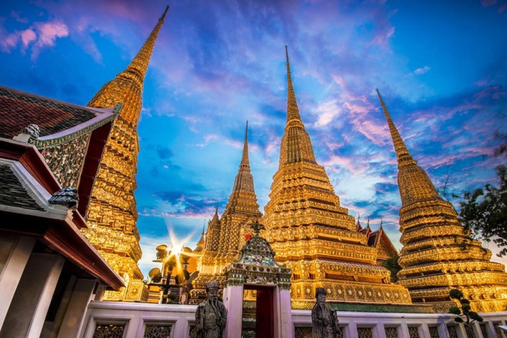 Bangkok Night Lights: Famous Landmarks by Tuk Tuk | ®ExcursionMania