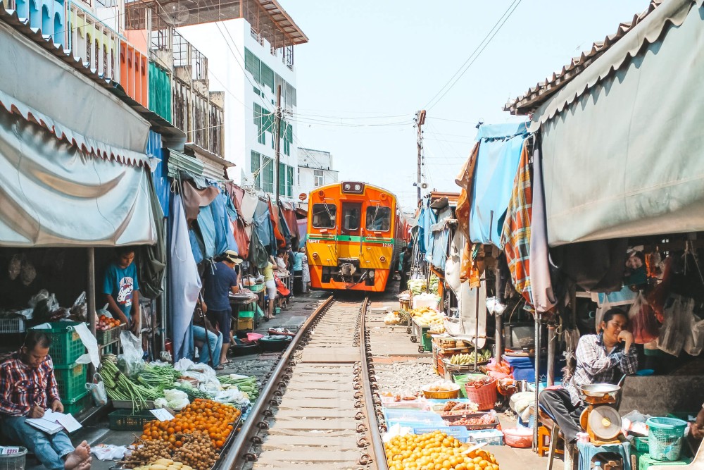 Maeklong Railway Market & Damnoensaduak Floating Market Tour SHA Plus | ®ExcursionMania