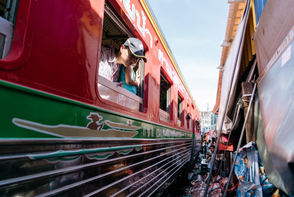 Maeklong Railway Market & Damnoensaduak Floating Market Tour SHA Plus | ®ExcursionMania