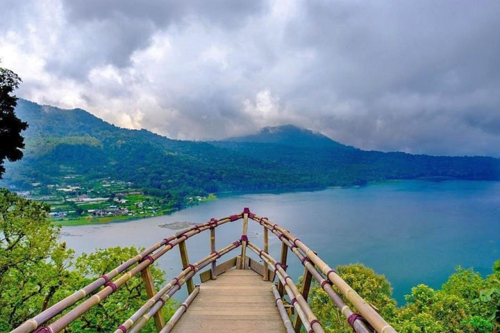 Bali Ghost Tour: The Biggest Abandoned Hotel in Bali | ®ExcursionMania