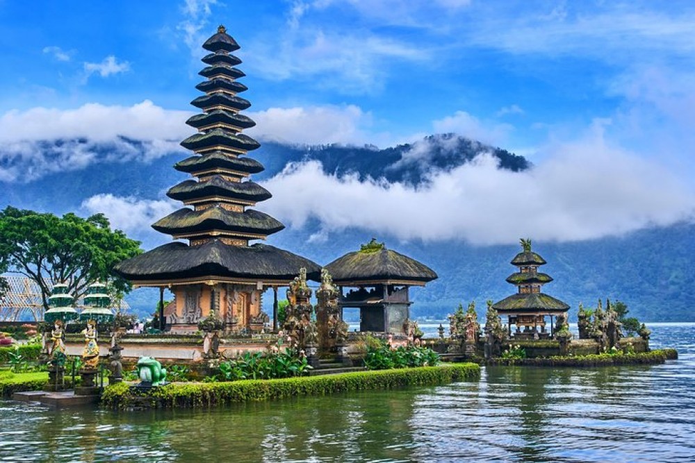 Bali Ghost Tour: The Biggest Abandoned Hotel in Bali | ®ExcursionMania