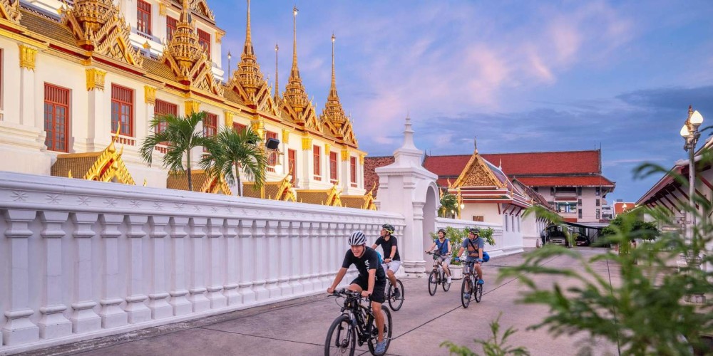Bangkoks Popular Night Bike Tour | ®ExcursionMania