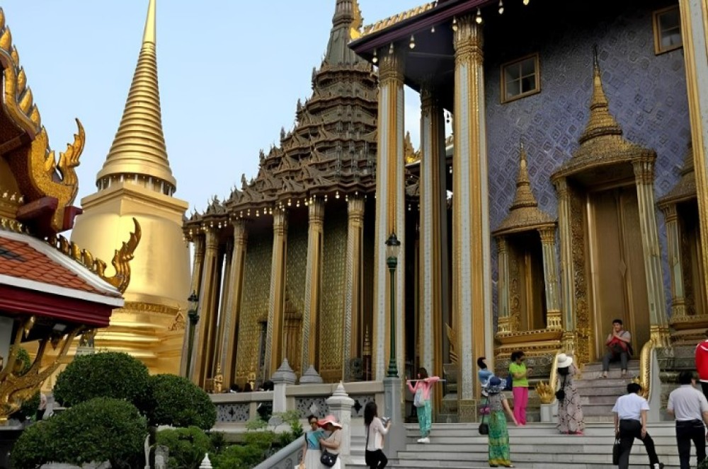 Bangkoks Best Temple Emerald Buddha with Royal Grand Palace Tour | ®ExcursionMania