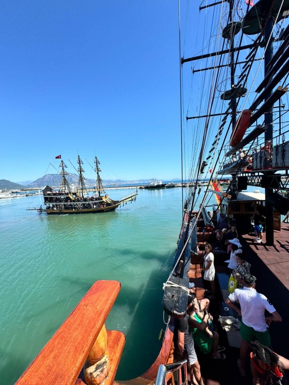 Alanya: Alanya Pirate Boat Tour | ®ExcursionMania